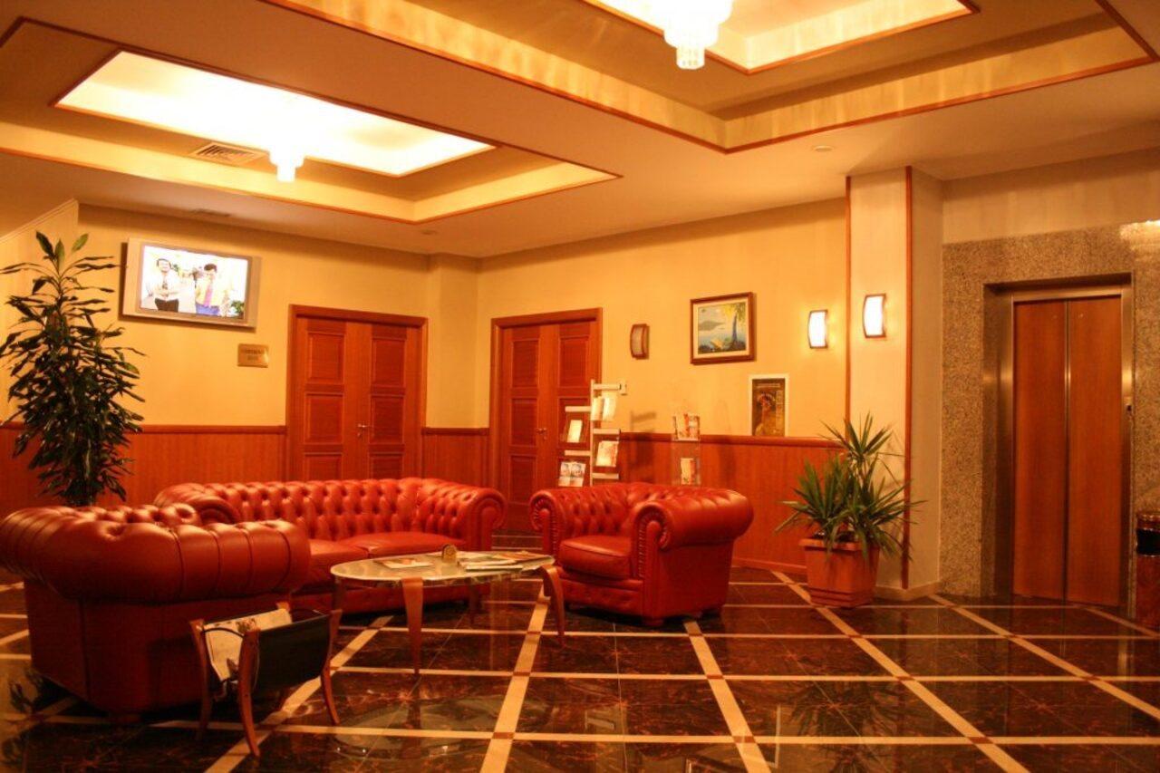 Hotel Continental Vorë Extérieur photo