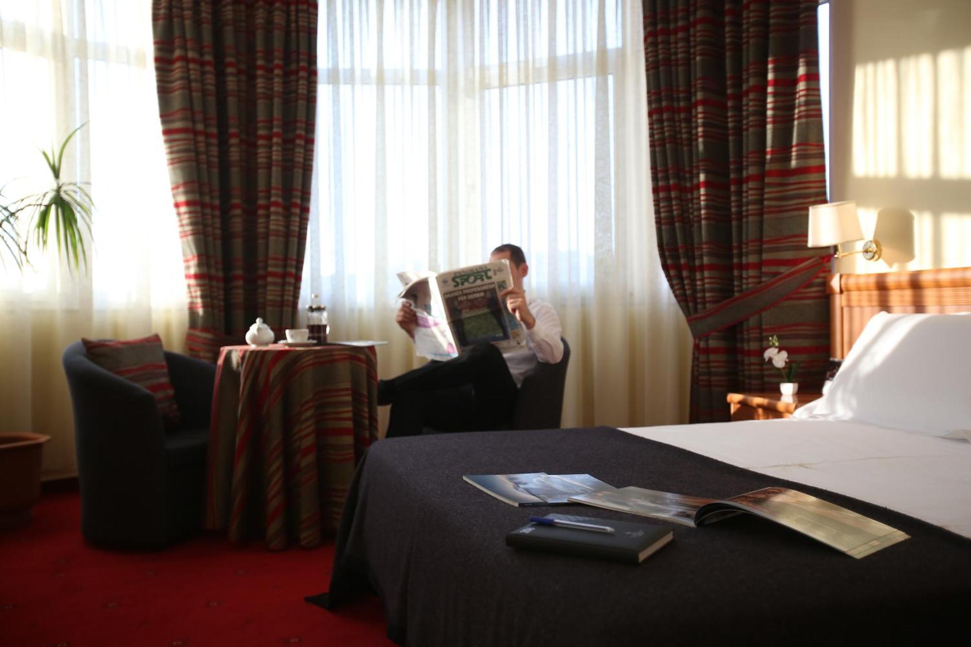 Hotel Continental Vorë Extérieur photo