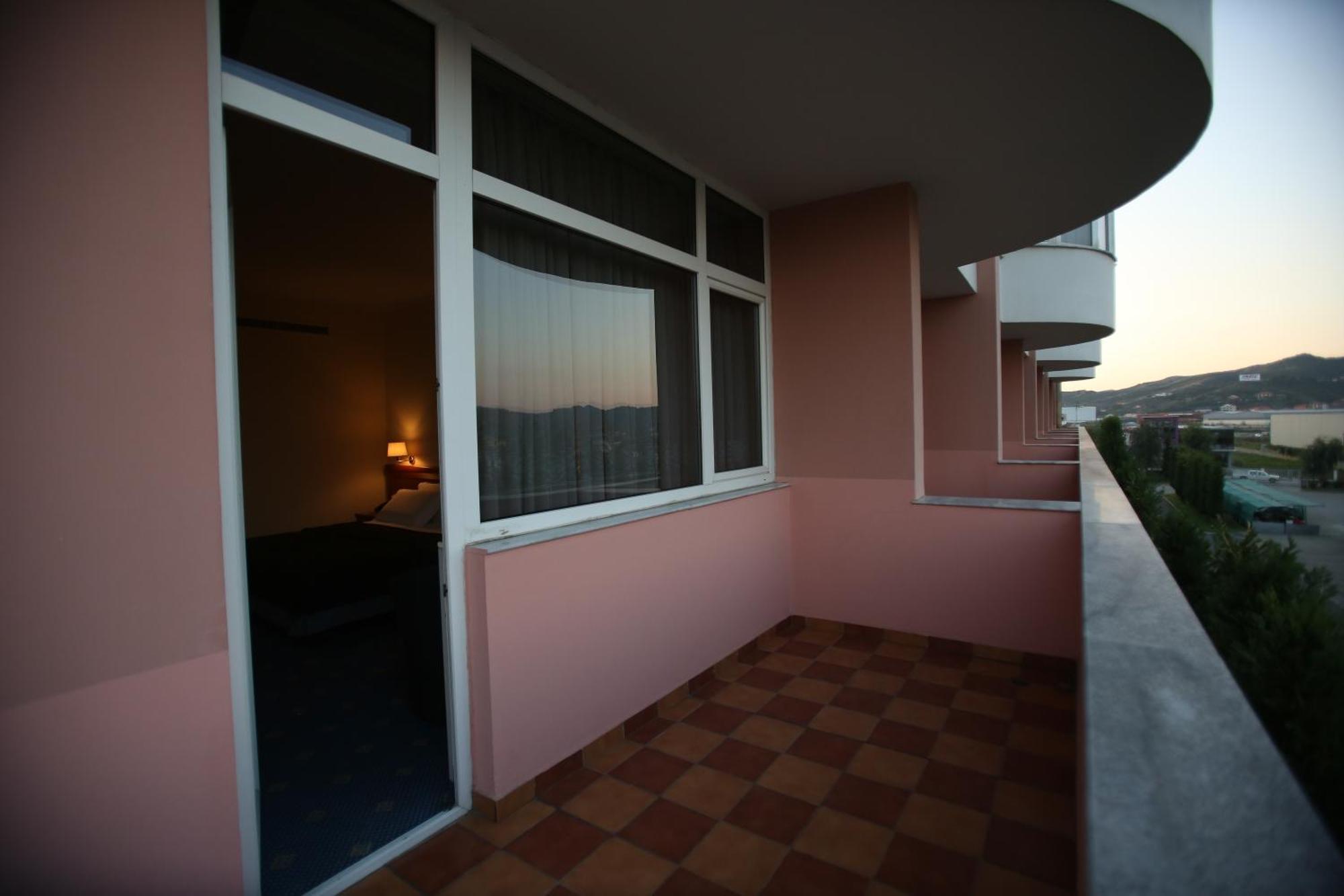 Hotel Continental Vorë Chambre photo