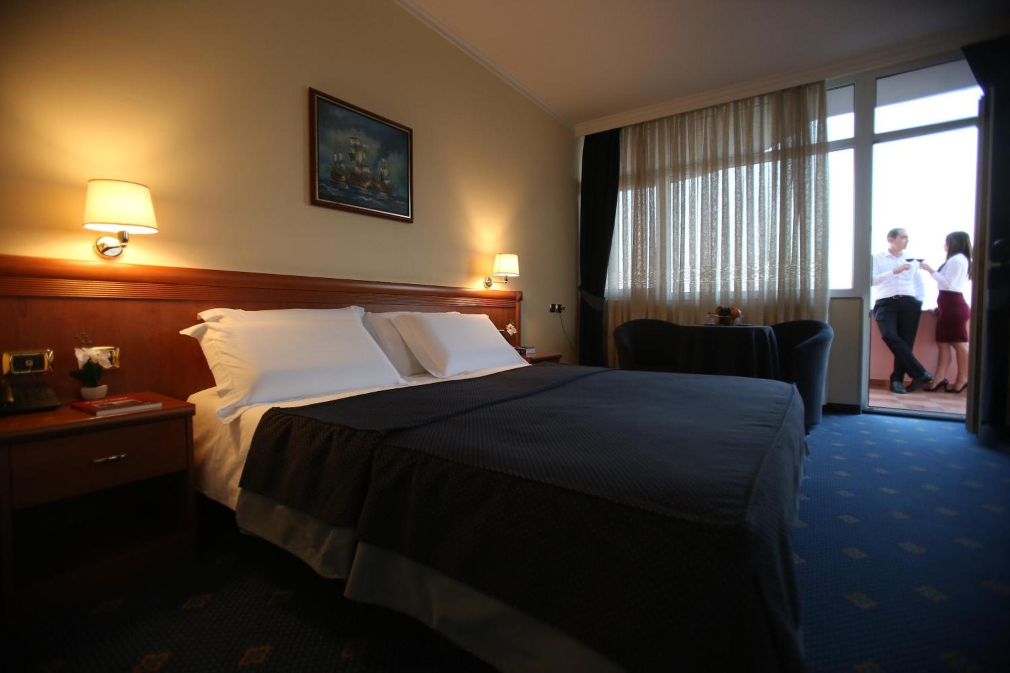 Hotel Continental Vorë Chambre photo