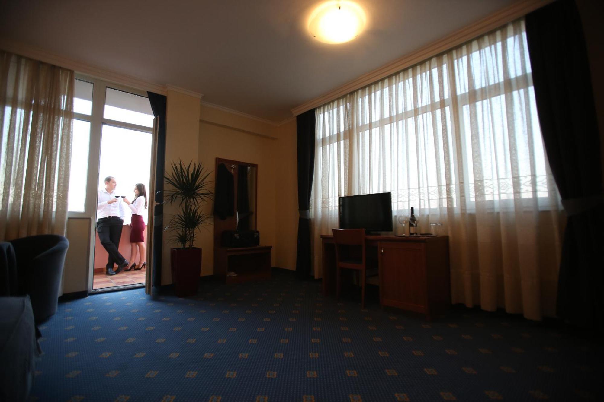 Hotel Continental Vorë Chambre photo