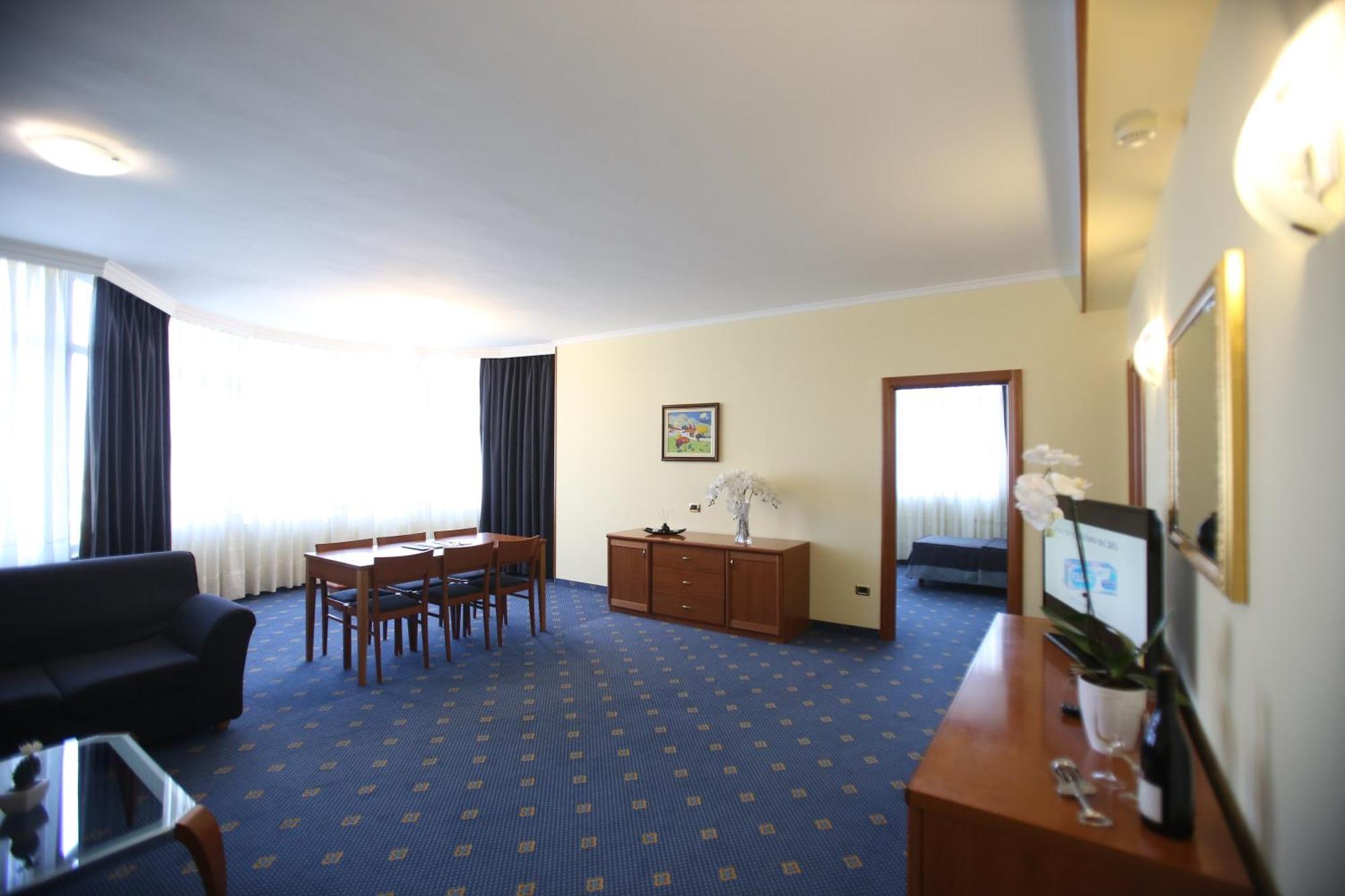 Hotel Continental Vorë Chambre photo