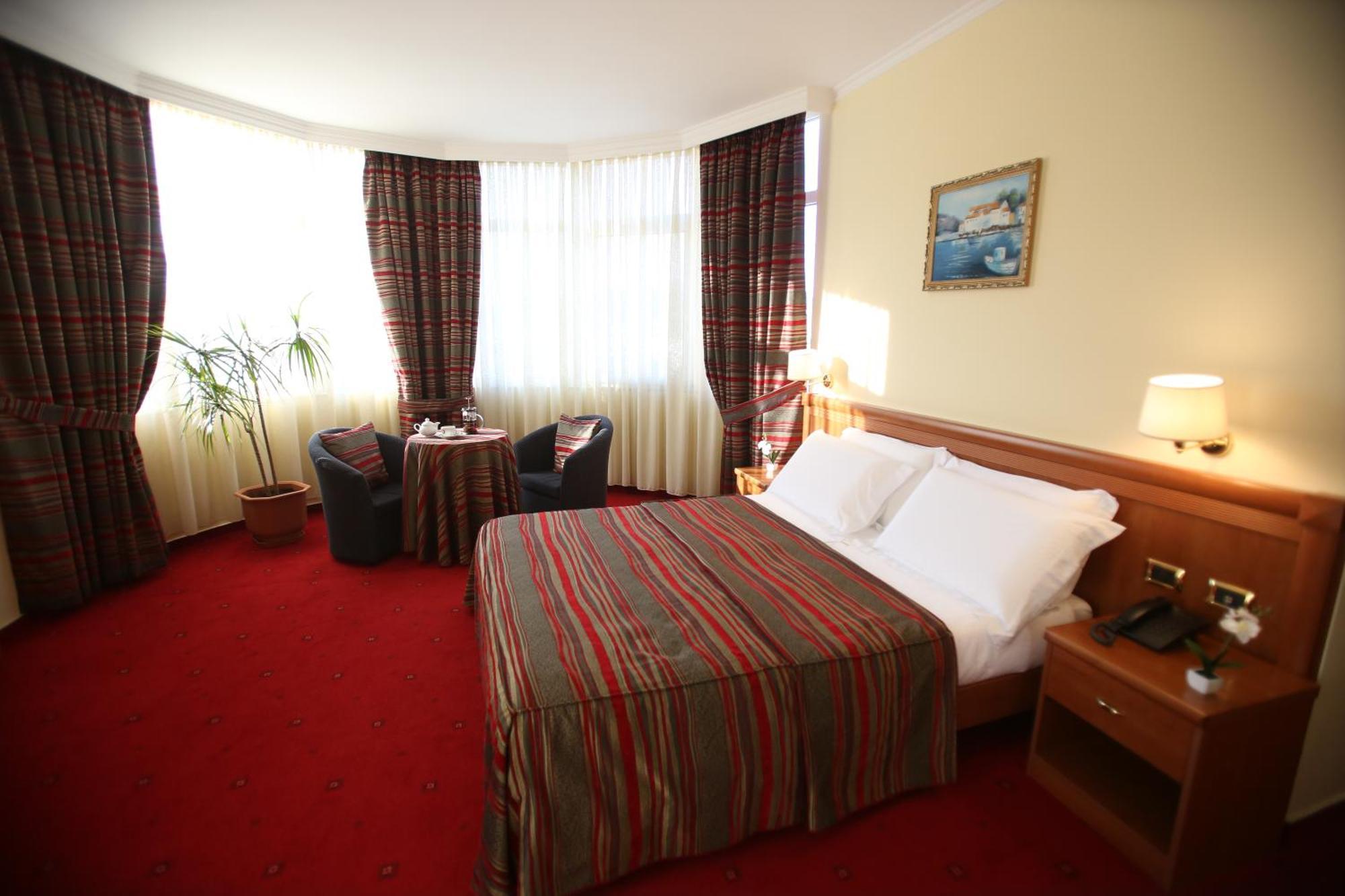 Hotel Continental Vorë Chambre photo