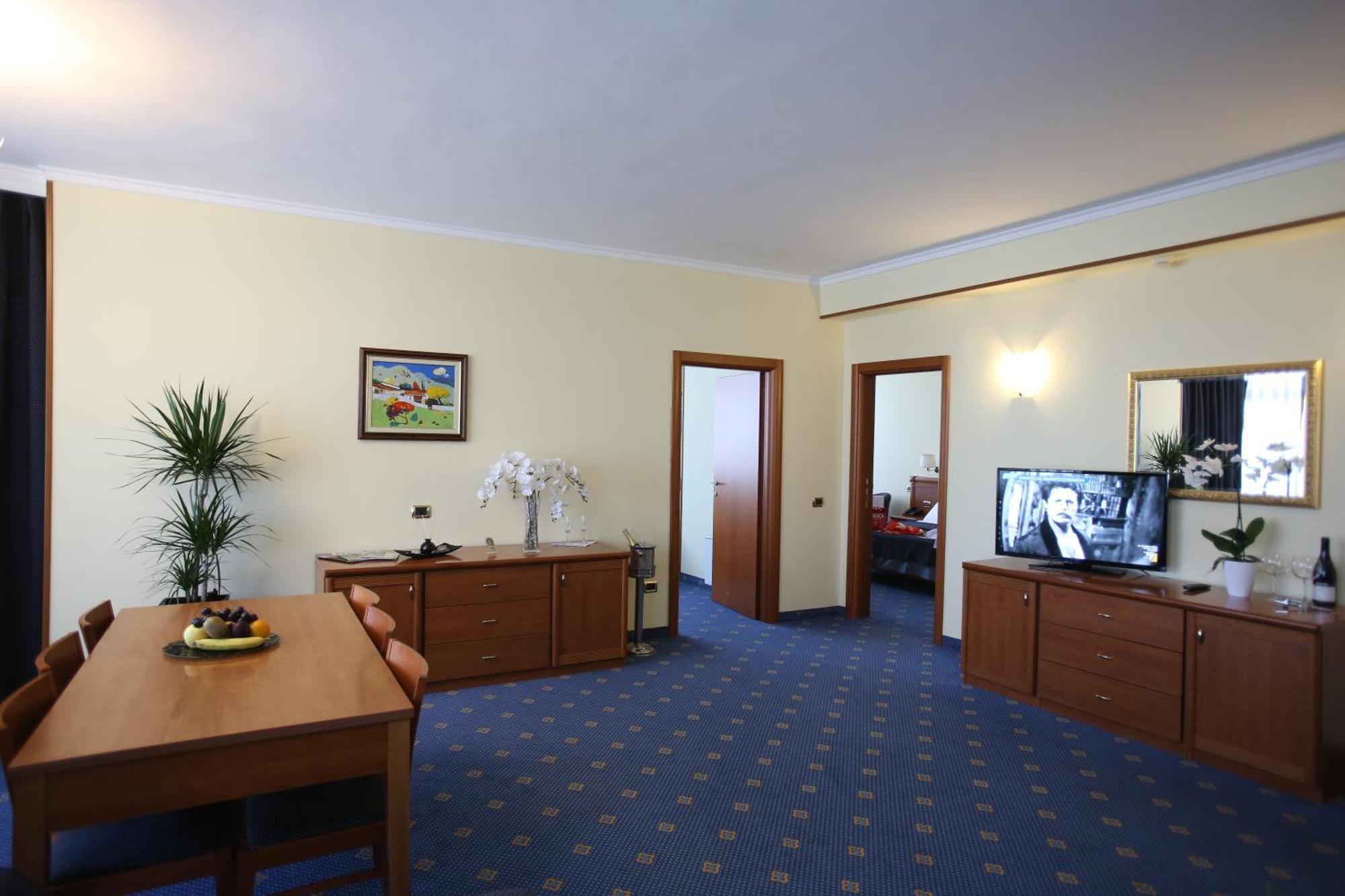 Hotel Continental Vorë Chambre photo