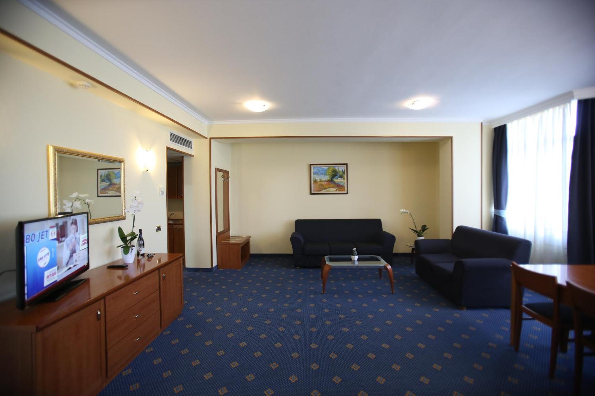 Hotel Continental Vorë Chambre photo