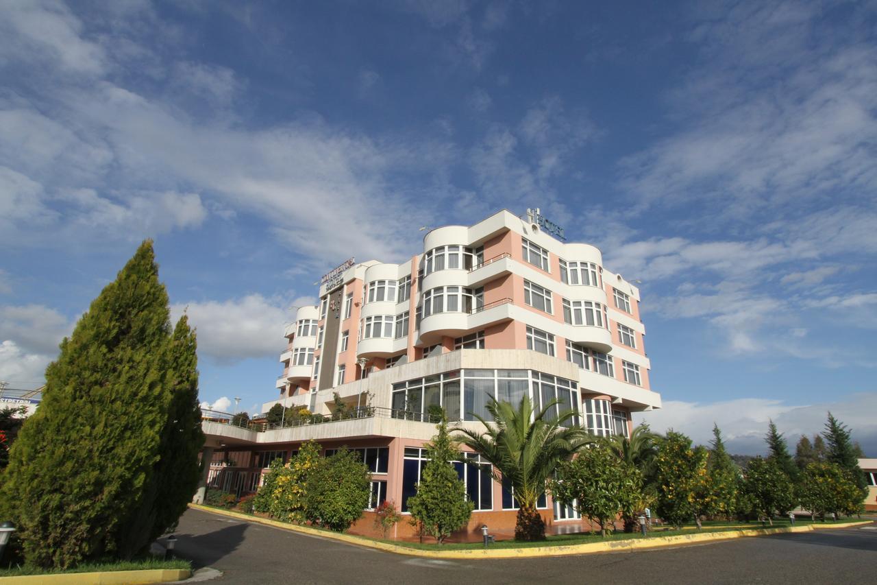 Hotel Continental Vorë Extérieur photo