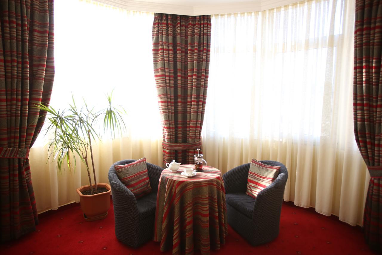 Hotel Continental Vorë Extérieur photo
