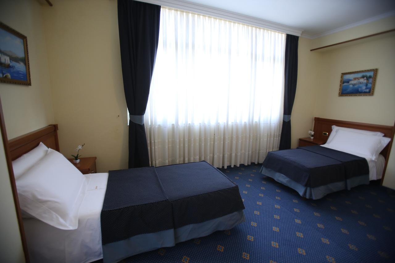 Hotel Continental Vorë Extérieur photo
