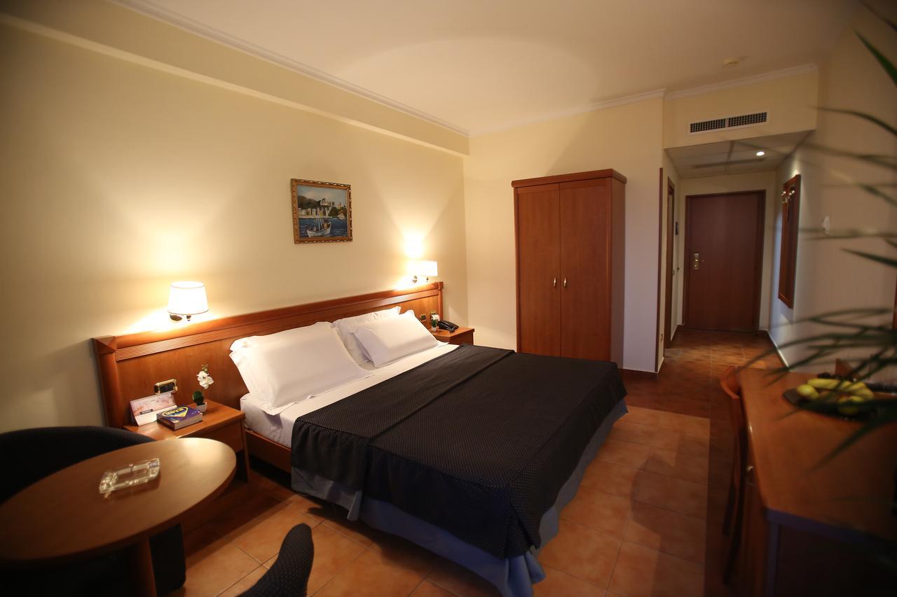 Hotel Continental Vorë Extérieur photo