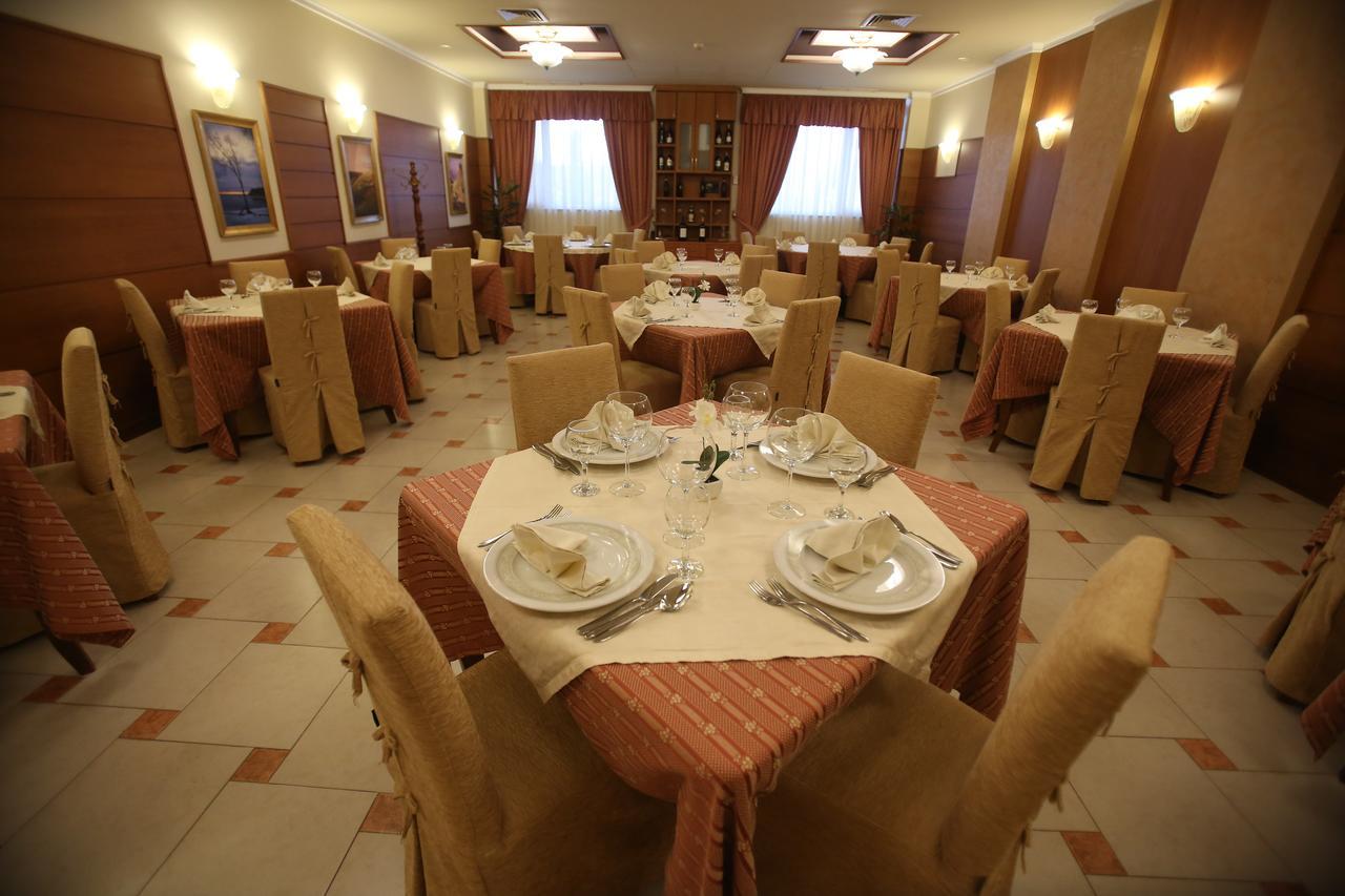 Hotel Continental Vorë Extérieur photo