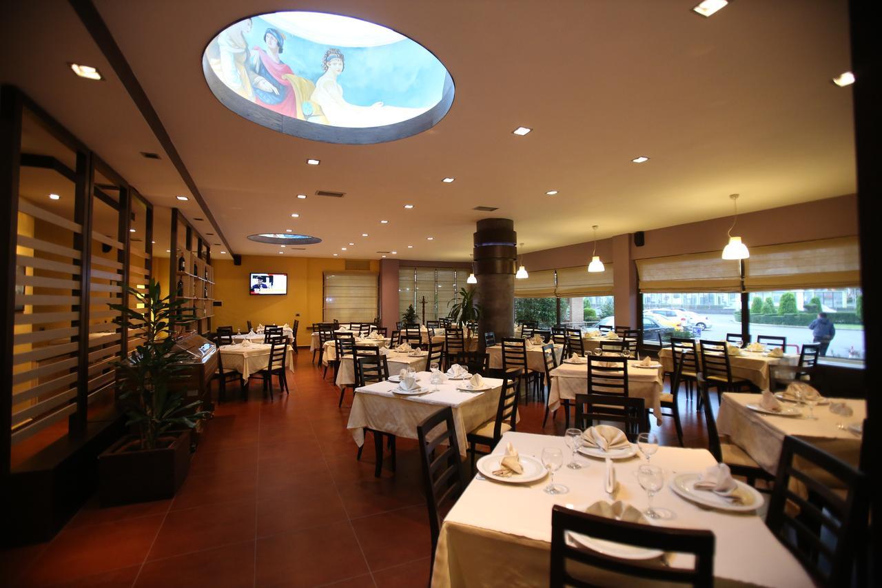 Hotel Continental Vorë Extérieur photo