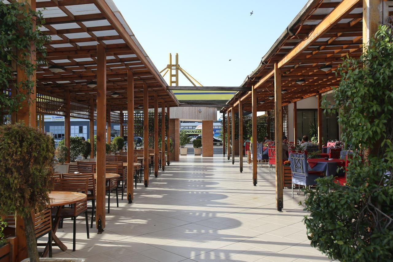 Hotel Continental Vorë Extérieur photo