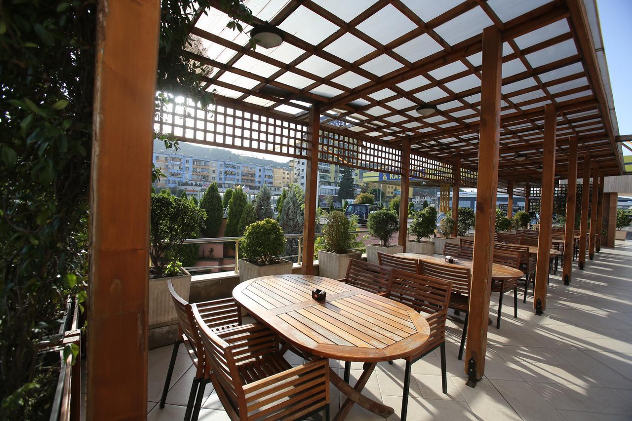 Hotel Continental Vorë Extérieur photo