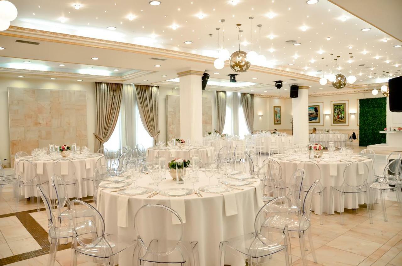 Hotel Continental Vorë Extérieur photo